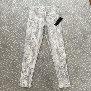 NWT. Mono b snakeskin white leggings. Medium